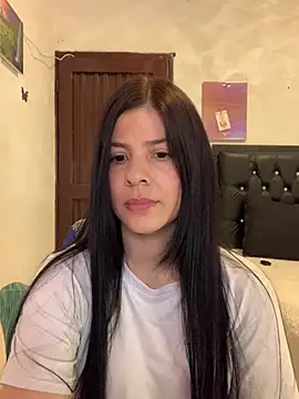 Estefani 32 online show from July 24, 2026, 2:24 pm