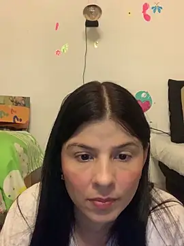 Estefani 32 online show from May 1, 2026, 12:37 am