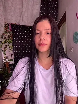 Snapshot of Estefani_32 chatting on June 15, 2026, 5:34 pm Estefani 32 online show from June 15, 2026, 5:34 pm