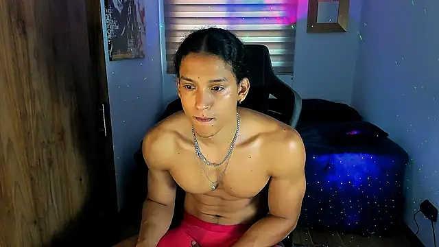 Snapshot of Liam_V chatting on February 13, 2025, 12:43 pm Liam V online show from February 13, 2025, 12:43 pm