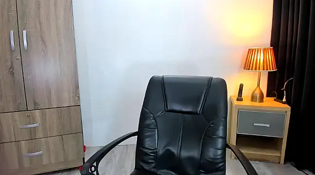 Snapshot of xxHeavenly_AngeLxx chatting on March 13, 2025, 7:42 am xxHeavenly AngeLxx online show from March 13, 2025, 7:42 am