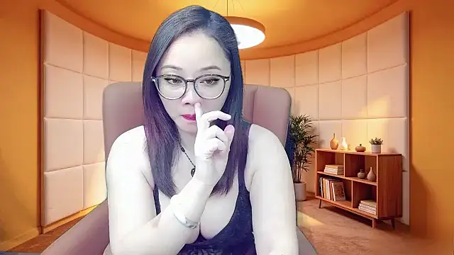 Giuliam online show from April 24, 2026, 1:18 am
