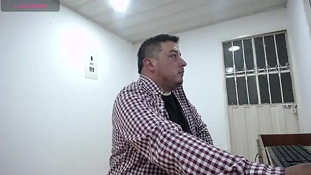 Snapshot of antonycruz chatting on April 25, 2026, 1:08 am antonycruz online show from April 25, 2026, 1:08 am