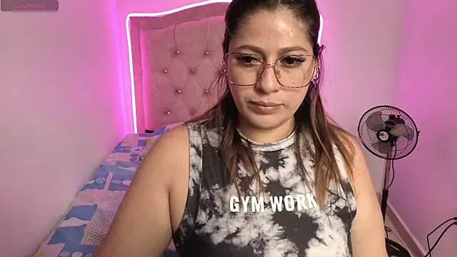 Nazlyy30 online show from October 24, 2025, 9:58 pm