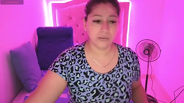 Nazlyy30 online show from October 28, 2025, 7:24 pm