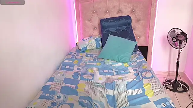 Nazlyy30 online show from October 17, 2025, 3:47 pm