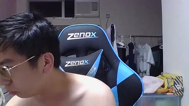 Snapshot of charlie_xdd chatting on October 17, 2025, 10:39 am charlie xdd online show from October 17, 2025, 10:39 am