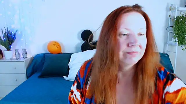 Snapshot of GoddessLara chatting on October 31, 2025, 9:32 pm GoddessLara online show from October 31, 2025, 9:32 pm