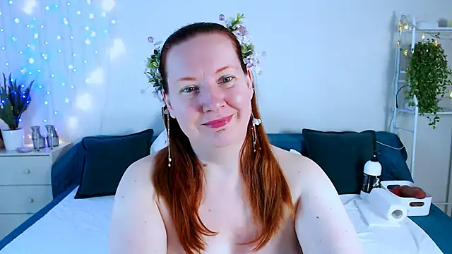 Snapshot of GoddessLara chatting on November 2, 2025, 10:59 pm GoddessLara online show from November 2, 2025, 10:59 pm