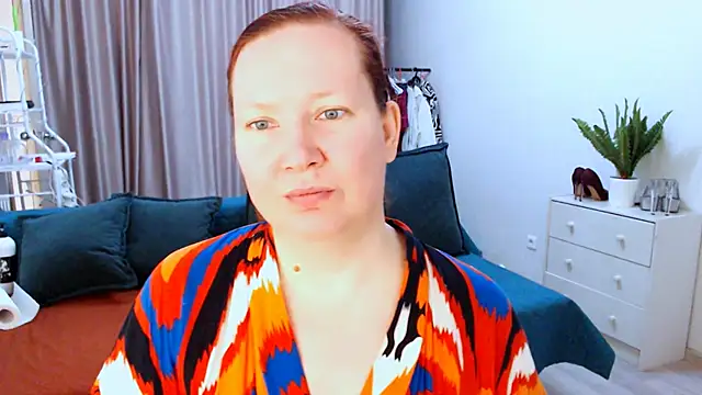 Snapshot of GoddessLara chatting on October 17, 2025, 3:32 am GoddessLara online show from October 17, 2025, 3:32 am