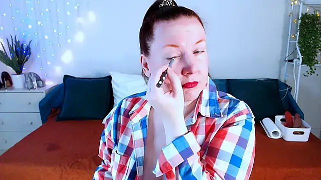 Snapshot of GoddessLara chatting on November 30, 2025, 12:22 am GoddessLara online show from November 30, 2025, 12:22 am