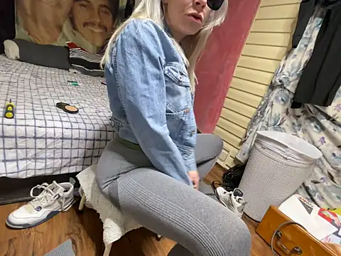 Snapshot of bcthebest chatting on February 28, 2025, 6:32 am bcthebest online show from February 28, 2025, 6:32 am