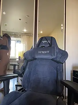 Lisaaan online show from April 25, 2026, 1:41 pm