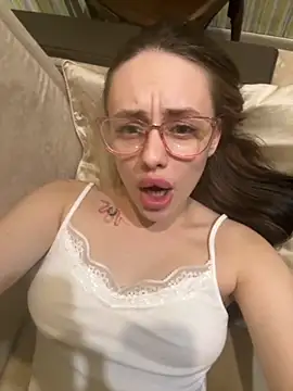 Snapshot of Lisaaan chatting on October 8, 2025, 11:16 pm Lisaaan online show from October 8, 2025, 11:16 pm