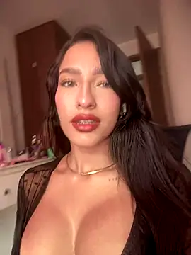 DulceLenns online show from November 7, 2025, 6:23 pm