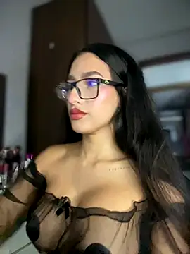 DulceLenns online show from December 18, 2025, 7:50 pm