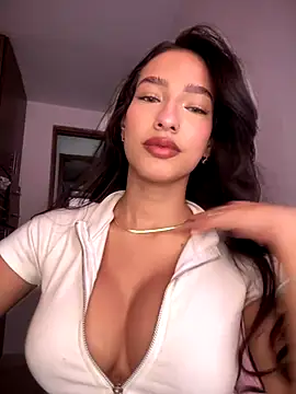 DulceLenns online show from November 15, 2025, 6:23 pm