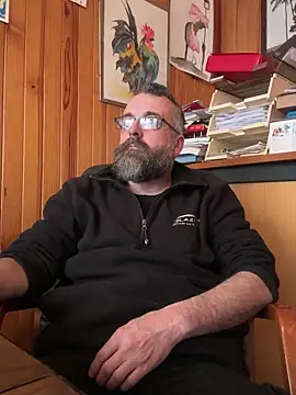 Snapshot of jim470 chatting on March 17, 2025, 5:16 pm jim470 online show from March 17, 2025, 5:16 pm