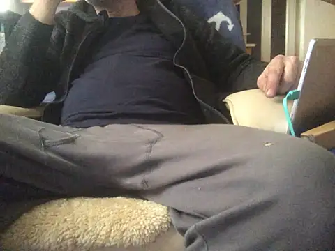 Snapshot of translove chatting on January 18, 2025, 11:43 am translove online show from January 18, 2025, 11:43 am