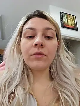 Snapshot of ScarletCallings420 chatting on February 17, 2025, 7:23 pm ScarletCallings420 online show from February 17, 2025, 7:23 pm