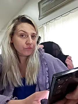 Snapshot of ScarletCallings420 chatting on February 20, 2025, 7:19 pm ScarletCallings420 online show from February 20, 2025, 7:19 pm