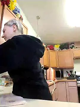 Snapshot of ScarletCallings420 chatting on December 12, 2024, 8:21 pm ScarletCallings420 online show from December 12, 2024, 8:21 pm