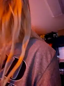 ScarletCallings420 online show from November 14, 2025, 6:33 pm