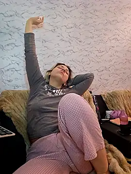 ScarletCallings420 online show from January 17, 2026, 2:09 pm