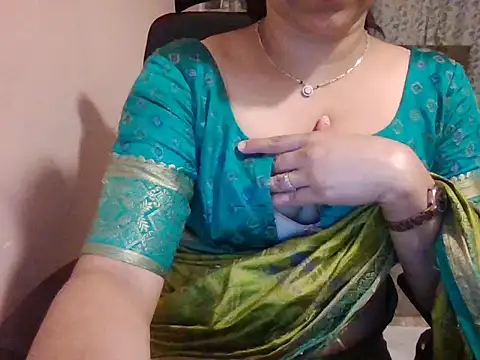 Snapshot of Pinky_4 chatting on October 18, 2025, 7:05 pm Pinky 4 online show from October 18, 2025, 7:05 pm