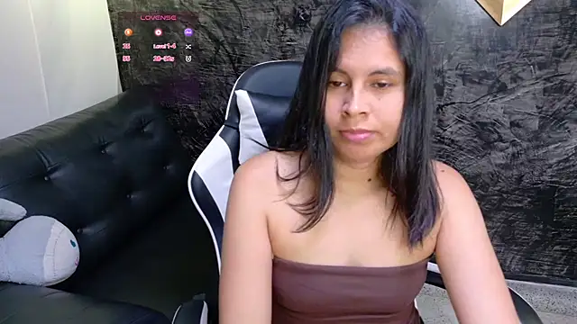 Snapshot of olivia_love_ chatting on June 18, 2026, 9:31 pm olivia love online show from June 18, 2026, 9:31 pm