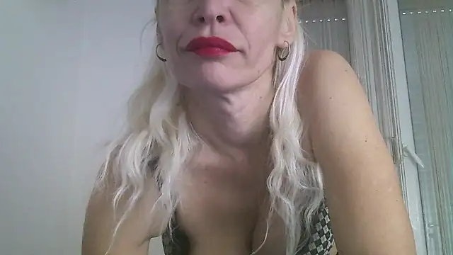 Snapshot of EvaaMina chatting on January 5, 2025, 8:32 am EvaaMina online show from January 5, 2025, 8:32 am