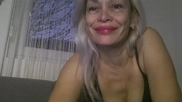 Snapshot of EvaaMina chatting on December 14, 2025, 3:17 pm EvaaMina online show from December 14, 2025, 3:17 pm