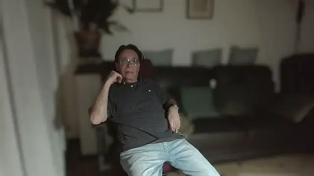 Snapshot of HETEREOMAN chatting on October 18, 2025, 7:05 pm HETEREOMAN online show from October 18, 2025, 7:05 pm