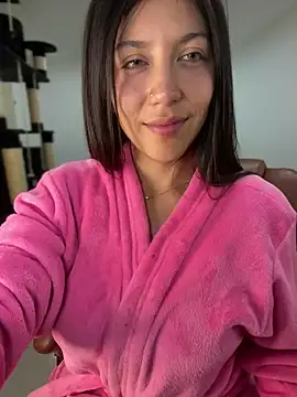 Snapshot of MiaJones21 chatting on February 20, 2025, 10:37 pm MiaJones21 online show from February 20, 2025, 10:37 pm