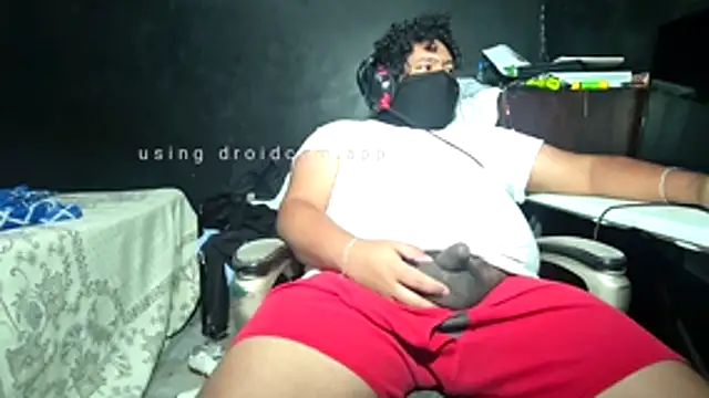 Snapshot of mikfgh50 chatting on November 2, 2025, 10:26 pm mikfgh50 online show from November 2, 2025, 10:26 pm