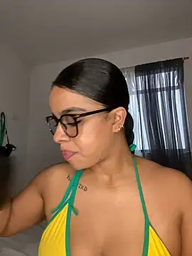 Snapshot of trianawhite chatting on March 27, 2026, 3:24 pm trianawhite online show from March 27, 2026, 3:24 pm