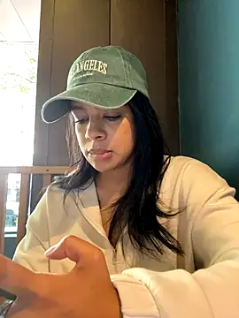 Snapshot of trianawhite chatting on November 11, 2025, 3:29 pm trianawhite online show from November 11, 2025, 3:29 pm