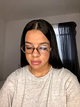 Snapshot of trianawhite chatting on December 3, 2025, 3:33 pm trianawhite online show from December 3, 2025, 3:33 pm