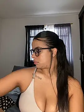 Snapshot of trianawhite chatting on May 5, 2026, 3:37 pm trianawhite online show from May 5, 2026, 3:37 pm