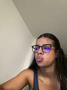 Snapshot of trianawhite chatting on March 4, 2026, 3:31 pm trianawhite online show from March 4, 2026, 3:31 pm