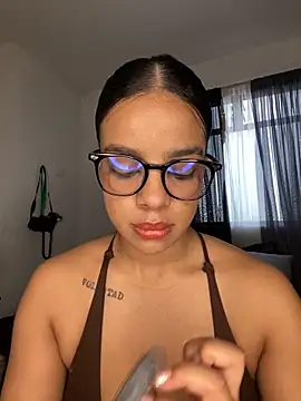 Snapshot of trianawhite chatting on April 11, 2026, 3:05 pm trianawhite online show from April 11, 2026, 3:05 pm