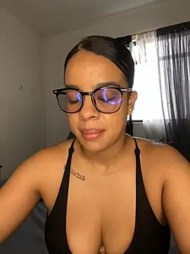 Snapshot of trianawhite chatting on May 6, 2026, 3:16 pm trianawhite online show from May 6, 2026, 3:16 pm