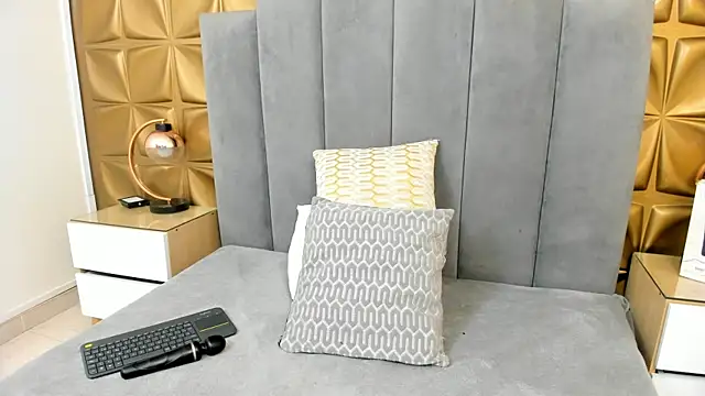 Snapshot of melani_dream chatting on July 11, 2026, 1:44 pm melani dream online show from July 11, 2026, 1:44 pm