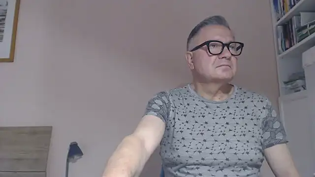 Snapshot of YOU6me chatting on July 24, 2026, 8:54 am YOU6me online show from July 24, 2026, 8:54 am