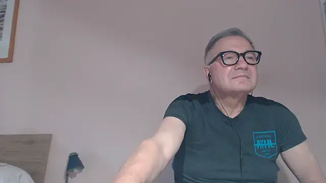 Snapshot of YOU6me chatting on July 30, 2026, 10:47 am YOU6me online show from July 30, 2026, 10:47 am