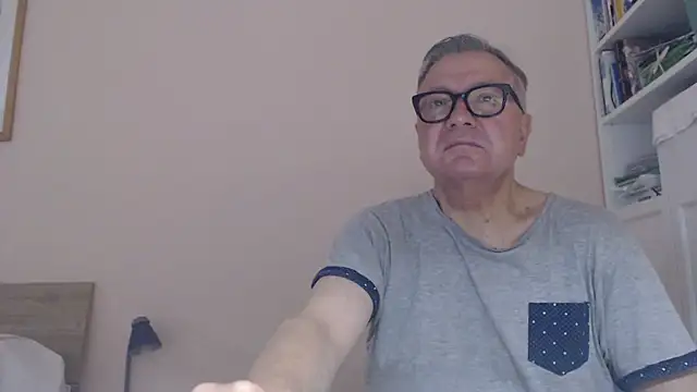 Snapshot of YOU6me chatting on July 3, 2026, 7:26 am YOU6me online show from July 3, 2026, 7:26 am