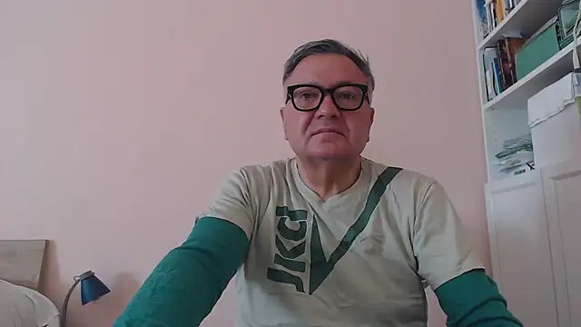 Snapshot of YOU6me chatting on May 15, 2026, 7:50 am YOU6me online show from May 15, 2026, 7:50 am