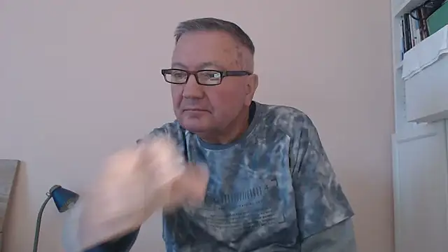 Snapshot of YOU6me chatting on October 7, 2025, 2:51 pm YOU6me online show from October 7, 2025, 2:51 pm