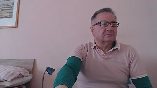 Snapshot of YOU6me chatting on November 15, 2025, 10:41 am YOU6me online show from November 15, 2025, 10:41 am