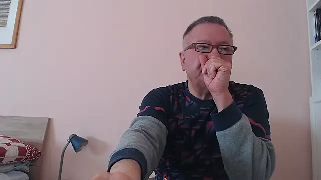 Snapshot of YOU6me chatting on October 10, 2025, 8:48 am YOU6me online show from October 10, 2025, 8:48 am